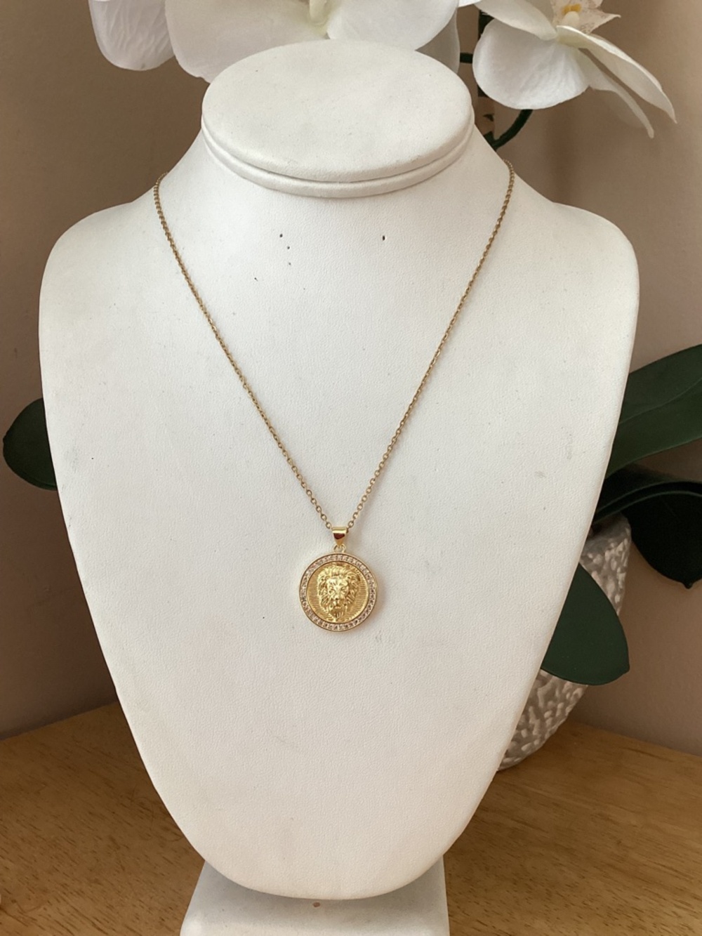 Luxury Necklace Bold Statement High End Designer Look lion coin